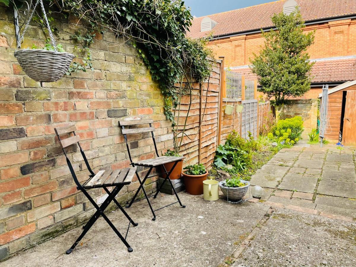 Charming Town Centre Character Cottage With Parking Stowmarket Dış mekan fotoğraf